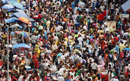 Rua 25 de Março é o maior centro comercial da América Latina