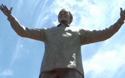 Estátua de Nelson Mandela é inaugurada na África do Sul