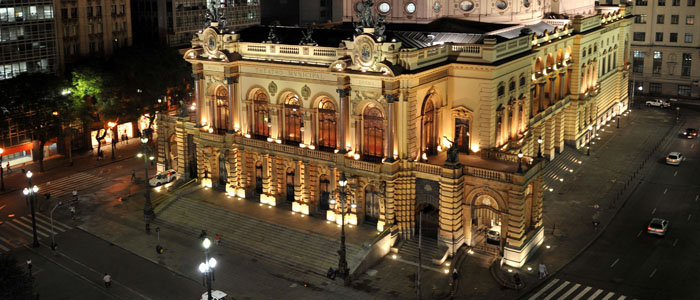 Theatro Municipal oferece espetáculos há mais de 100 anos