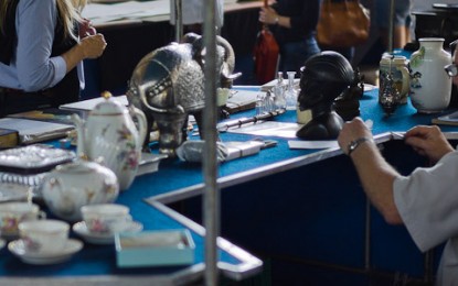 Feira de Antiguidades do Masp reúne colecionadores e curiosos