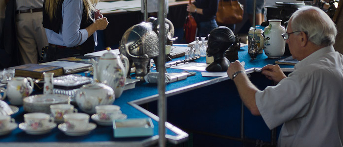Feira de Antiguidades do Masp reúne colecionadores e curiosos
