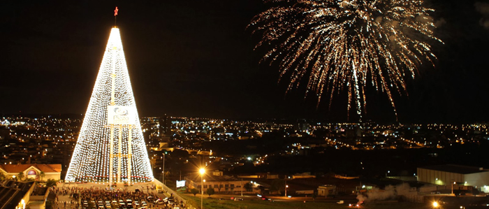 Maior árvore de Natal do mundo em shopping está em Itu