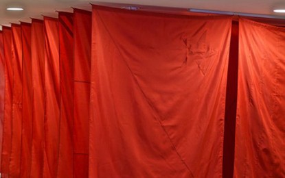 Galeria Vermelho sedia exposição Espectro do Vermelho de Maurício Ianês