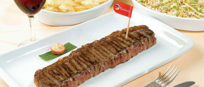 Restaurante Dinho’s tem cardápio incluindo carne, frutos do mar e feijoada