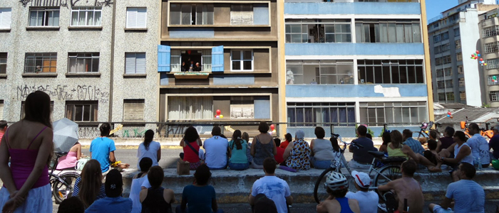 Esparrama pela Janela: uma peça de teatro no Minhocão
