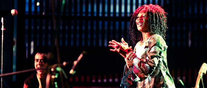 Cantora e bailarina africana Fanta Konatê se apresenta no Sesc Pompeia
