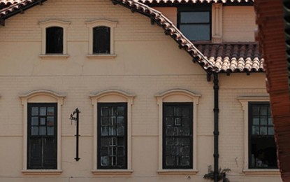 Vila dos Ingleses preserva casas históricas em centro comercial