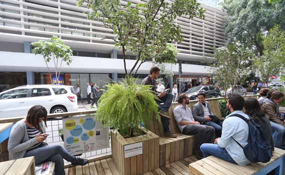 Confraternização em Parklet