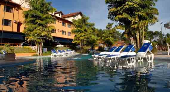 complexa aquatico e fachada do hotel braston indaiatuba