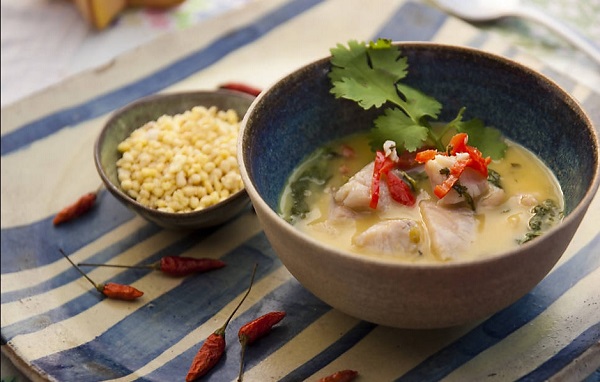 caldo de tucupi com pimenta amazonica de murupi em festival da pimenta