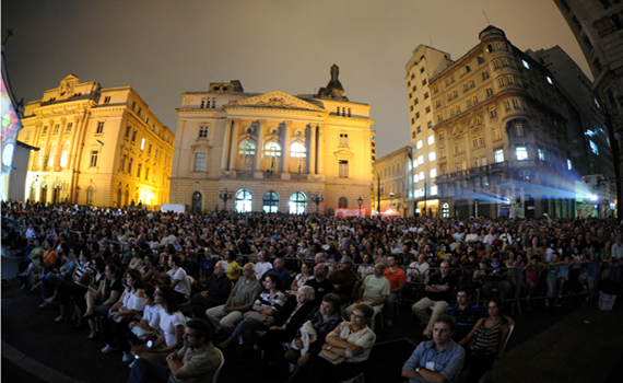 largo do arouche durante a virada cultural