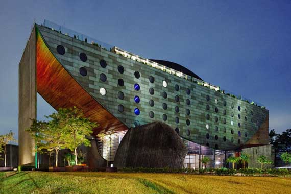 fachada do hotel unique