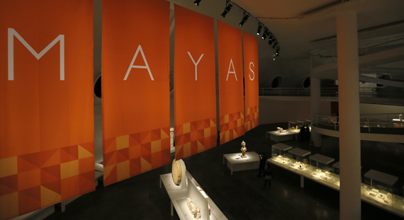 panoramica da exposição“Mayas revelação de um tempo sem fim” Foto: Cesar Ogata