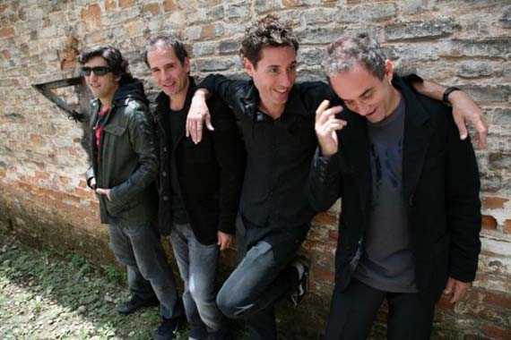 capital inicial faz show de viva a revolução em sao paulo