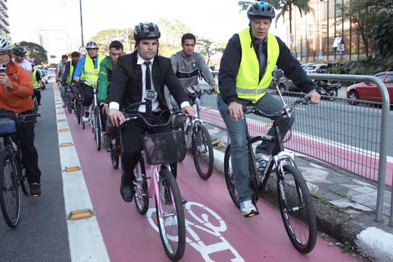 haddad em ciclovia no dia mundial sem carro