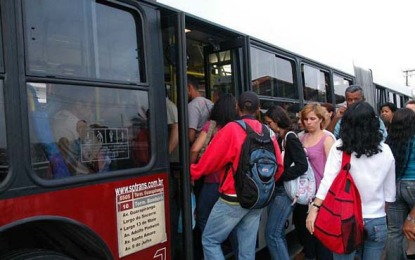 Uma em cada seis linhas de ônibus de São Paulo são superlotadas