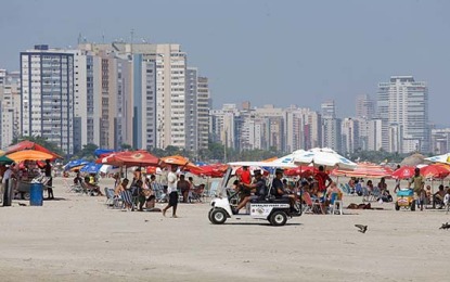 Carrinhos de golfe ajudam a polícia no litoral