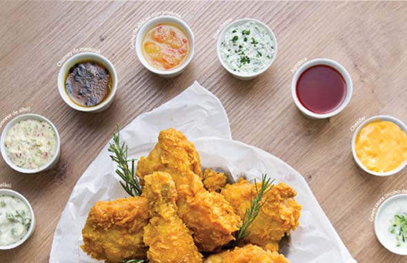 o k'pop chicken vem com muitos molhos