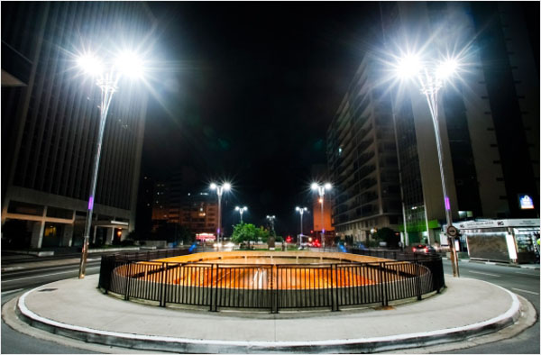 avenida paulista com iluminação pública com LED