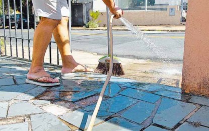 Lavagem de calçadas com água potável é proibida por lei