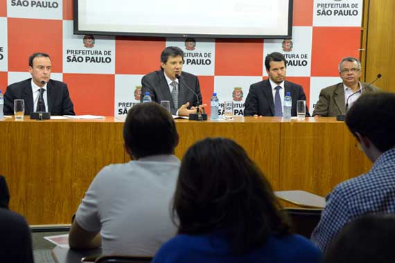 haddad em coletiva para anúncio de medidas anticorrupção