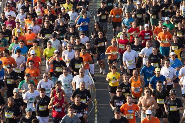 atletas durante a vigésima maratona de revezamento do pão de açucar