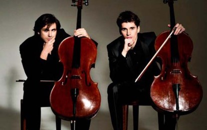 2 Cellos faz show de Celloverse em São Paulo