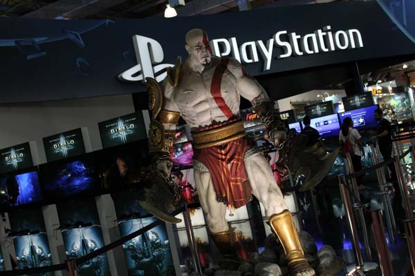 estátua de kratos na brasil game show