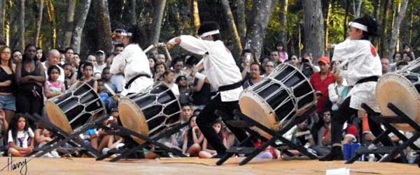 tambores taiko na festa das cerejeiras no parque do carmo