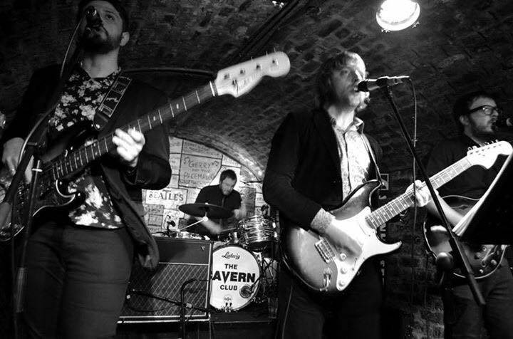 banda tess toca no cavern club em liverpool