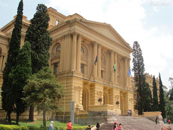 foto da fachada do museu ipiranga