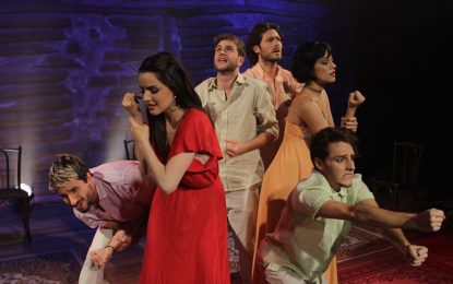 Representação teatral da obra dos Beatles no Teatro Folha