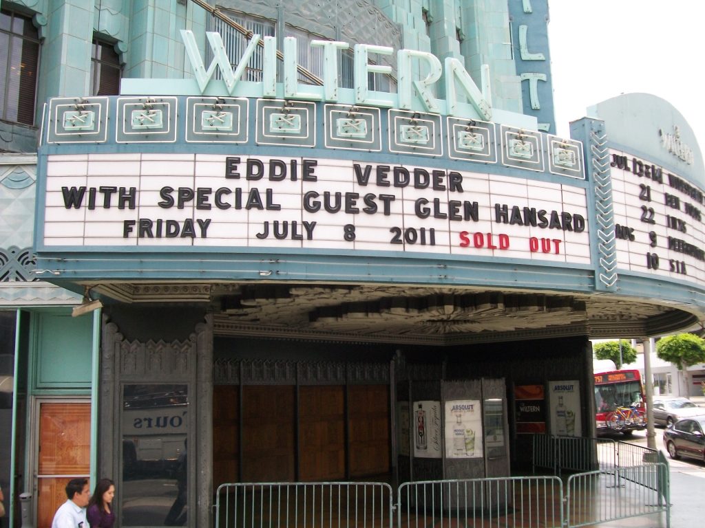 O cantor Eddie Vedder, do Pearl Jam, confirmou três shows solo em São Paulo, depois do Lollapalooza 2018 e os ingressos estão à venda.