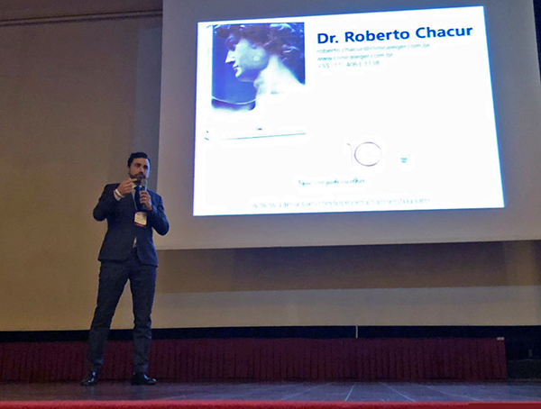 Dr. Roberto Chacur na palestra de lançamento do livro Ciência e Arte do Preenchimento