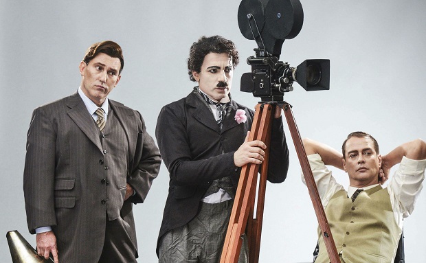 Um dos grandes nomes da história do cinema, Charles Chaplin, terá peça internacional que conta sua trajetória com riqueza de detalhes em São Paulo.