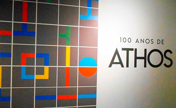 detalhe de obra mosaico na Exposição 100 anos de Athos Bulcão