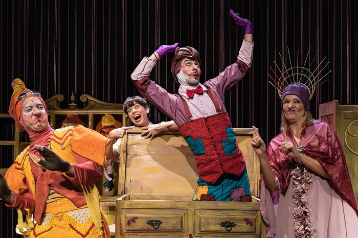 Espetáculo A Minicostureira no Teatro Porto Seguro